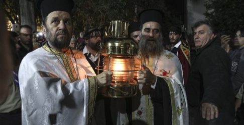 Τώρα: Με τιμές αρχηγού κράτους η υποδοχή του στην Αθήνα (LIVE VIDEO)