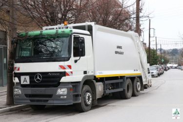 Δήμος Ωραιοκάστρου: Τραυματίστηκε δημοτική υπάλληλος που έπεσε από αποριμματοφόρο
