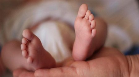 Νίκαια: Καταγγελία γονέων που έχασαν το αγέννητο μωρό τους – «Ξέρετε τι είναι να φιλάτε το νεκρό παιδί σας;»