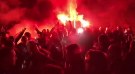 Χαμός στα Τέμπη: Παίκτες και κόσμος του ΠΑΟΚ στο μνημείο των αδικοχαμένων αετόπουλων (ΒΙΝΤΕΟ & ΦΩΤΟ)