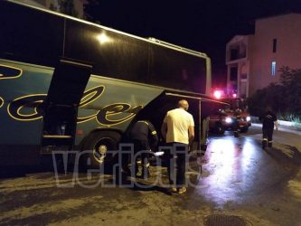 Φωτιά σε λεωφορείο με προσκυνητές στη Βέροια (ΦΩΤΟ)