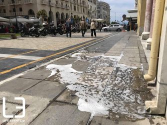 Πλατεία Αριστοτέλους:  Βρώμικα νερά στο πιο δημοφιλές σημείο της πόλης (ΒΙΝΤΕΟ)