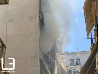Θεσσαλονίκη: Φωτιά σε διαμέρισμα – Επιχείρηση εκκένωσης της πολυκατοικίας (ΒΙΝΤΕΟ & ΦΩΤΟ)