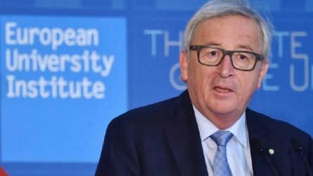 Γιουνκέρ: H βοήθεια προς την Ελλάδα δεν κόστισε σε κανέναν ούτε ένα ευρώ