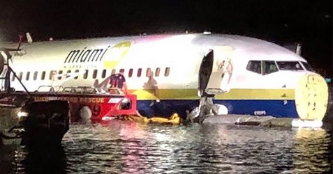 ΗΠΑ: Προσγείωση τρόμου -Boeing κατέληξε σε ποτάμι