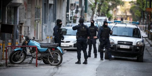 Ηχητικό από τη στιγμή της σύλληψης του σκηνοθέτη Ινδαρέ στο Κουκάκι (ΒΙΝΤΕΟ)