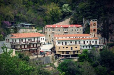 Απίστευτο: Έκλεψε χρήματα και τάματα από την εικόνα της Παναγίας στον Προυσό