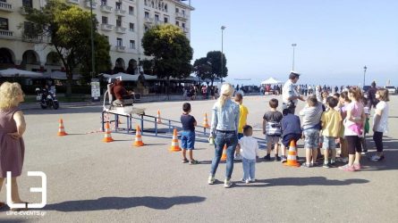 Θεσσαλονίκη: «Ουρές» για ένα δωρεάν κράνος (ΦΩΤΟ)