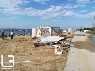 Χαλκιδική: Το μπουρίνι προκάλεσε ζημιές σε μπιτς μπαρ και υποδομές σε παραλίες (ΦΩΤΟ)
