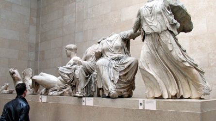 Γλυπτά Παρθενώνα: “Θα μπορούσαν να τα μοιραστούν Ελλάδα και Βρετανία”, λέει ο πρόεδρος του Βρετανικού Μουσείου