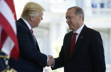 Με τις ΗΠΑ τα βάζει και πάλι ο Ερντογάν