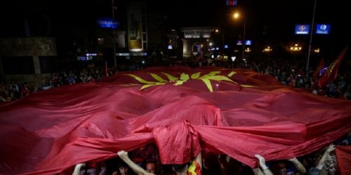 Έντονες οι αντιδράσεις για την απαγόρευση του Ήλιου της Βεργίνας στα Σκόπια