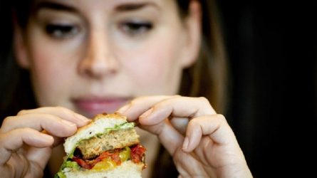 Βρετανία: Θάνατοι από λιστερίωση από κατανάλωση σάντουιτς