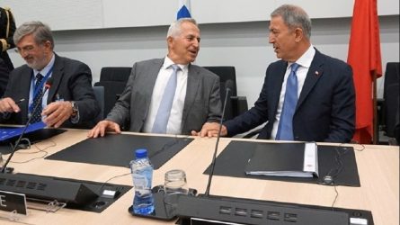 Συνάντηση Αποστολάκη –  Ακάρ: Δεν πρόκειται να υποχωρήσουμε από την υπεράσπιση των κυριαρχικών μας δικαιωμάτων