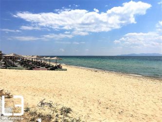 Παραλία Οφρυνίου – Τούζλα: Η απέραντη ακρογιαλιά με την άσπρη άμμο, τα πολύχρωμα βότσαλα και την… κρυμμένη ιστορία! (ΒΙΝΤΕΟ & ΦΩΤΟ)
