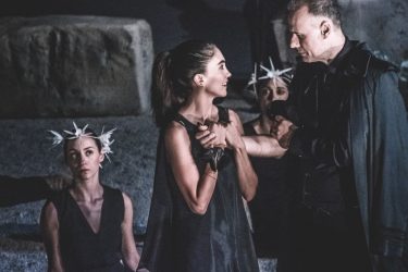Καταχειροκροτήθηκε η πρεμιέρα της παράστασης «Ιφιγένεια η εν Αυλίδι»