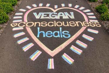 Vegan Chalking Night Thessaloniki σήμερα στο Λευκό Πύργο