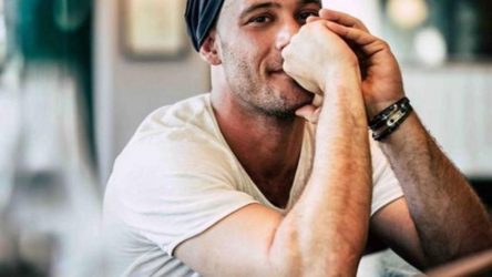 Γιατί έβρισαν τον Αν. Αλμπάνη στα social media (ΦΩΤΟ)