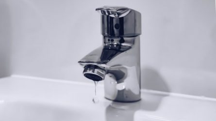 Χαλκιδική: Μολυσμένο με αρσενικό το νερό σε δύο περιοχές – «Τέλος η πόση», λέει ο δήμος