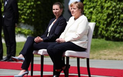 Γερμανία: Τι ψιθύριζε η Μέρκελ τη στιγμή που έτρεμε – Αλλαξε ο τρόπος υποδοχής των ηγετών