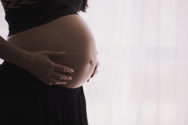 ΕΡΕΥΝΑ: Ο κίνδυνος της μετακόμισης στην αρχή της εγκυμοσύνης