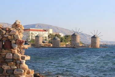 Τούρκοι με ελληνικές σημαίες στη Χίο – Ζητούν πολιτικό άσυλο