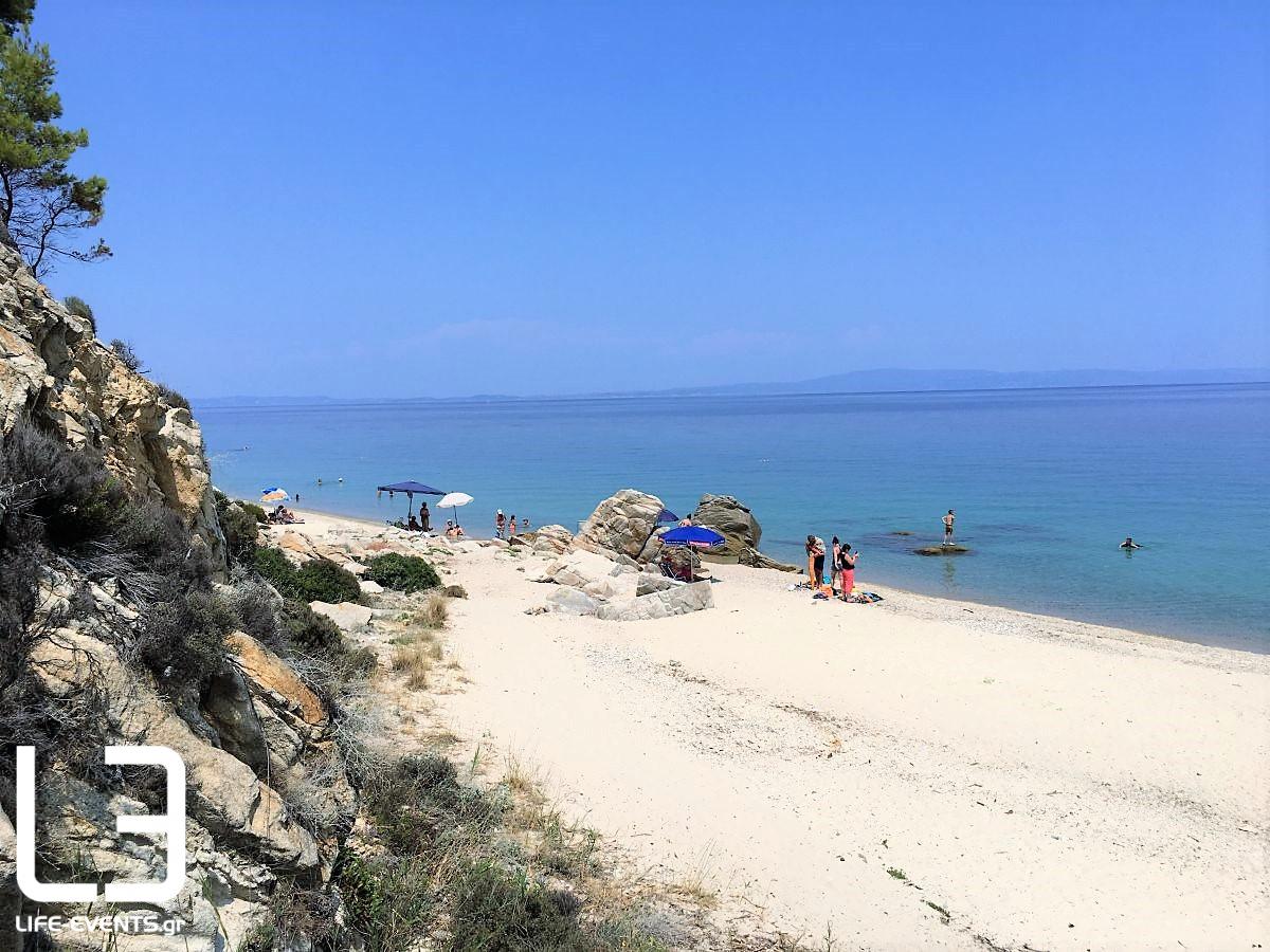 paralia fava vourvourou halkidiki xalkidiki kalokairi ellada diakopes tourismos thalassa mpanio ilios