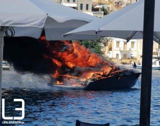 Σύμη: Φωτιά σε θαλαμηγό, πρόλαβαν να βγουν οι επιβάτες (ΦΩΤΟ)