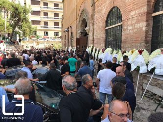 ΤΩΡΑ: Η κηδεία του Γιώργου Ποζίδη υπό τους ήχους της ποντιακής λύρας (ΦΩΤΟ&ΒΙΝΤΕΟ)