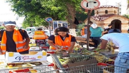 Μερίδες φαγητού για ευπαθείς ομάδες στην πόλη της Θεσσαλονίκης