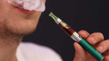 Δεν εξαιρούνται τα ηλεκτρονικά τσιγάρα από την απαγόρευση