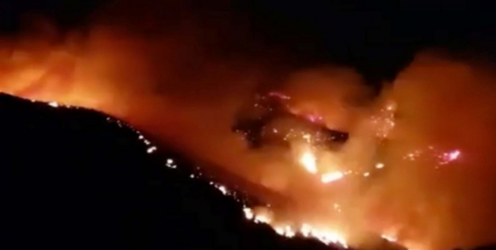 Τεράστια πυρκαγιά στην Ισπανία έχει εξελιχθεί τις τελευταίες ώρες