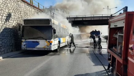 Στις φλόγες λεωφορείο του ΟΑΣΑ στην Εθνική Οδό (ΦΩΤΟ)