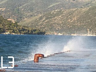 Οι θυελλώδεις άνεμοι κρατούν δεμένα τα πλοία σε πολλά λιμάνια