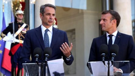 Επικοινωνία Μητσοτάκη-Μακρόν για προσφυγικό και τουρκικές προκλήσεις