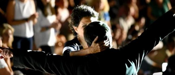 Ντουέτο έκπληξη της Πρωτοψάλτη με ιερέα (ΒΙΝΤΕΟ)