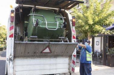 Μπαίνουν στο πλυντήριο 3.150 κάδοι απορριμμάτων