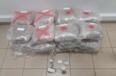 Θεσσαλονίκη: Διακινητής ναρκωτικών εμβόλισε περιπολικό – Συνελήφθησαν τρία άτομα