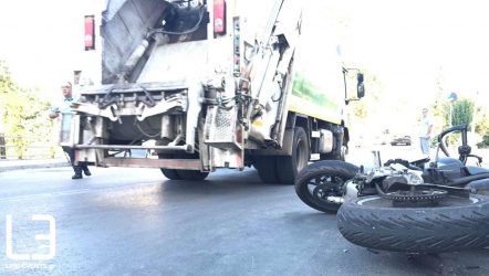 Θεσσαλονίκη: Σφοδρή σύγκρουση μηχανής με φορτηγό (ΒΙΝΤΕΟ & ΦΩΤΟ)