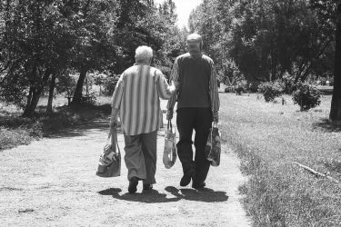 Το συγκινητικό μήνυμα ηλικιωμένων να μείνουμε σπίτι μας (ΒΙΝΤΕΟ)