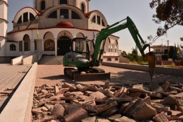 Κεντρική πλατεία στην Χαλκιδική αλλάζει όψη και κερδίζει τις εντυπώσεις