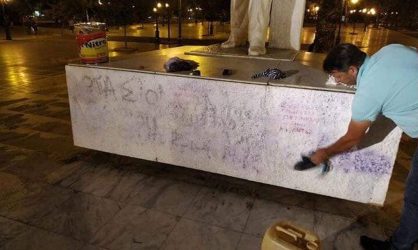 Καθαρίστηκαν τα συνθήματα στο άγαλμα του Βενιζέλου από το Δήμο