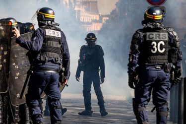 Eπεισόδια στο Χονγκ Κονγκ ανάμεσα στους διαδηλωτές και την αστυνομία