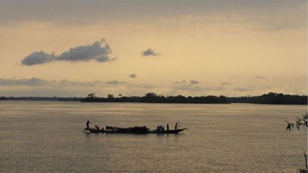 Δεκάδες αγνοούμενοι από τη βύθιση πλοιαρίου στον ποταμό Κονγκό