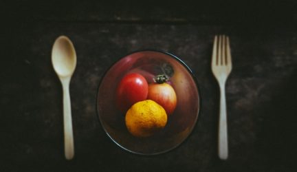 Αυτά που δεν καταναλώνουν ένας στους δύο Έλληνες