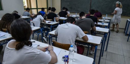 Φοιτητής ιατρικής διαγράφηκε διαπαντός γιατί αντέγραφε σε εξετάσεις με… ψείρα στο αυτί!