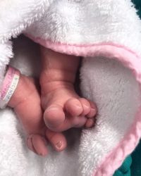 Ιράν: Εβαλαν αγγελία για να πουλήσουν τρία μωρά στο Instagram!