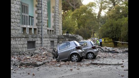 Ελληνική βοήθεια στα Τίρανα για τους σεισμοπαθείς