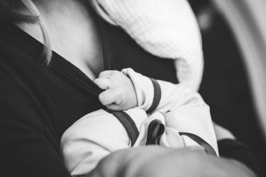 Ταυτόχρονος δημόσιος θηλασμός σε 40 πόλεις ανά την Ελλάδα