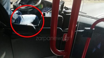 Οδηγός λεωφορείου οδηγούσε μόνο με το ένα πόδι (ΒΙΝΤΕΟ)